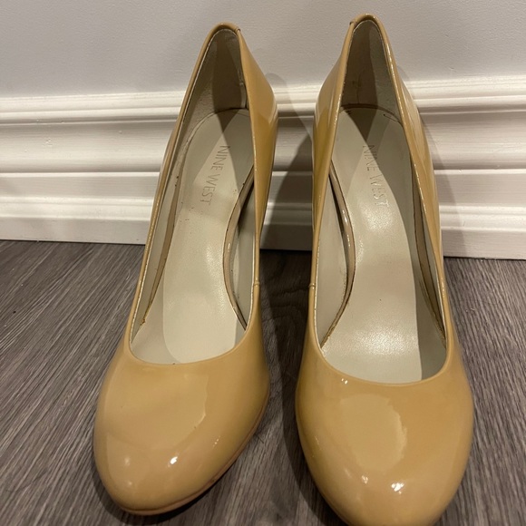 Nine West size 7  3.5” heels - Picture 2 of 6